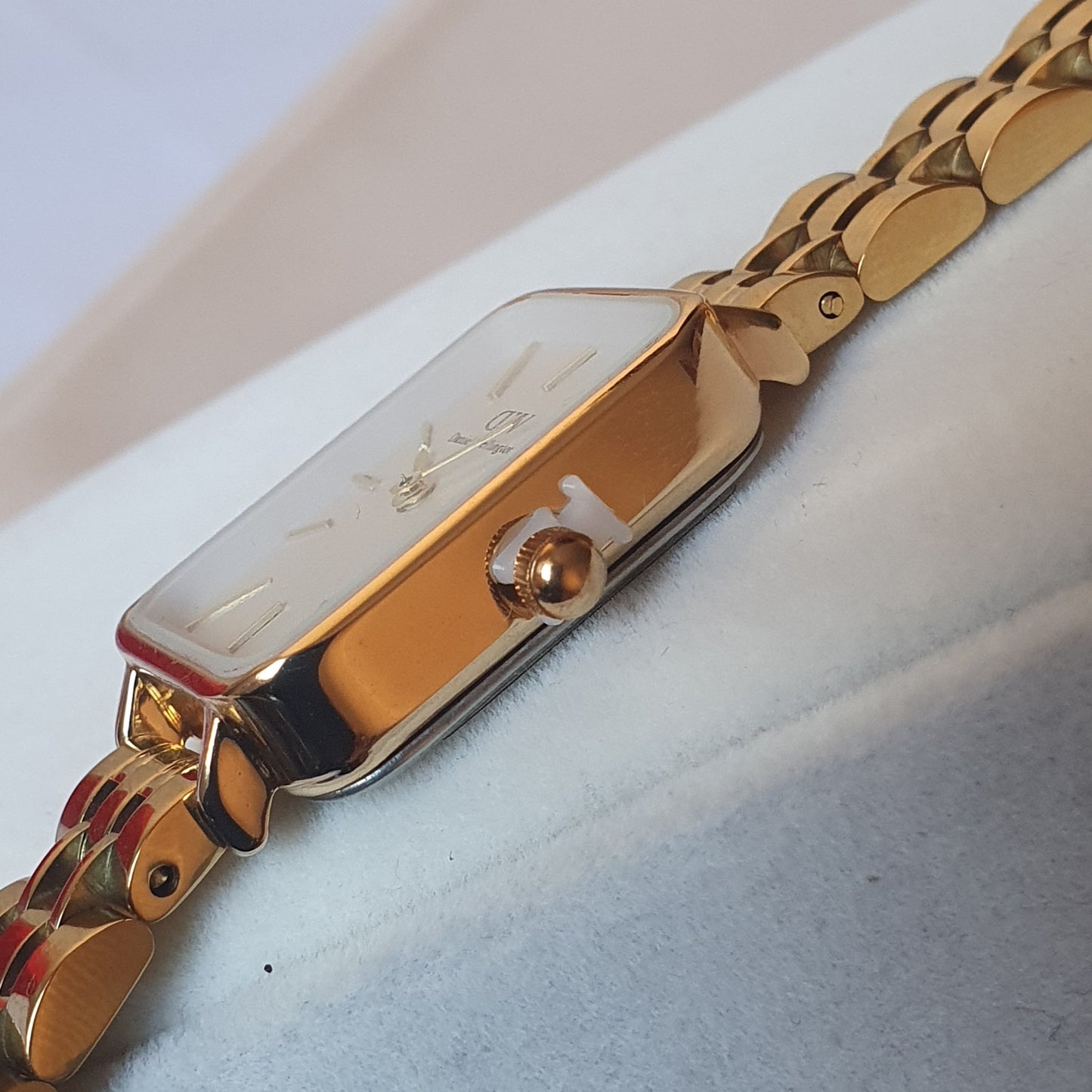 La Montre Daniel Wellington – Un Symbole de Luxe, d’Élégance et de Précision