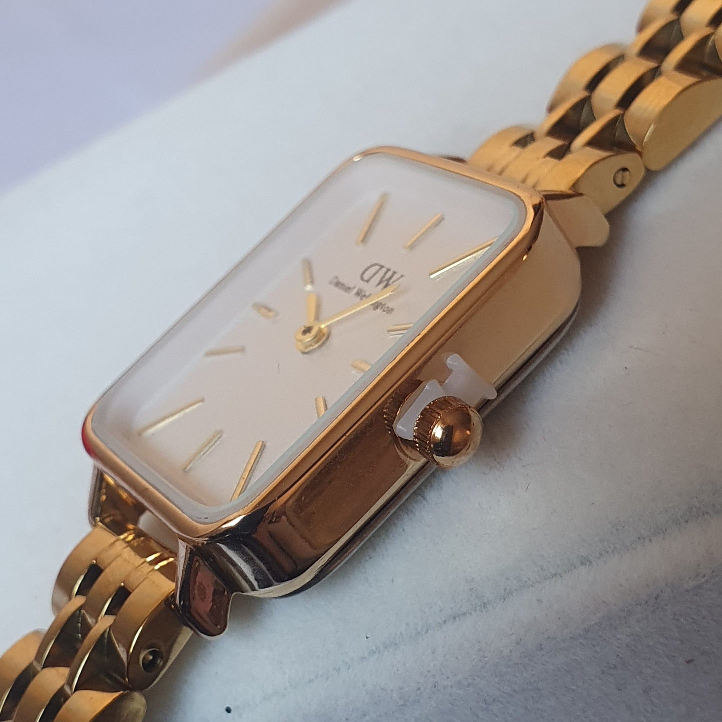 La Montre Daniel Wellington – Un Symbole de Luxe, d’Élégance et de Précision
