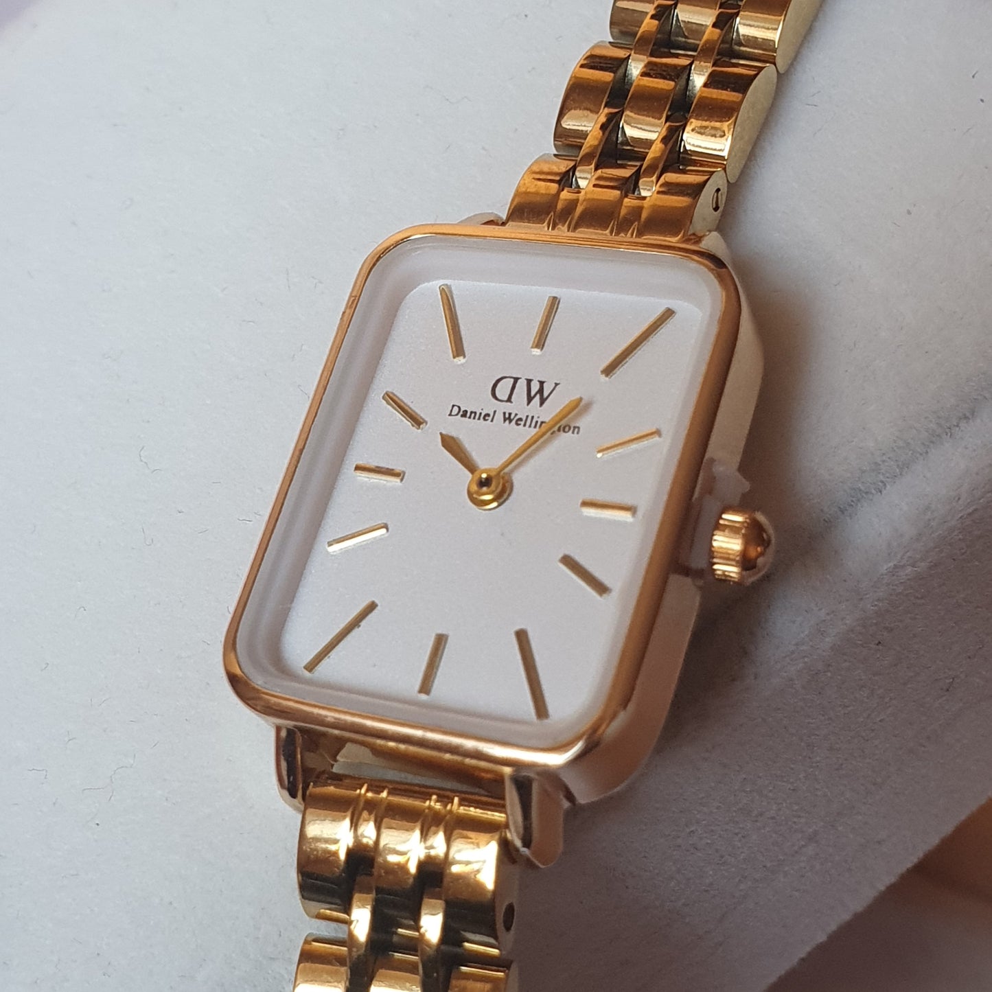 La Montre Daniel Wellington – Un Symbole de Luxe, d’Élégance et de Précision