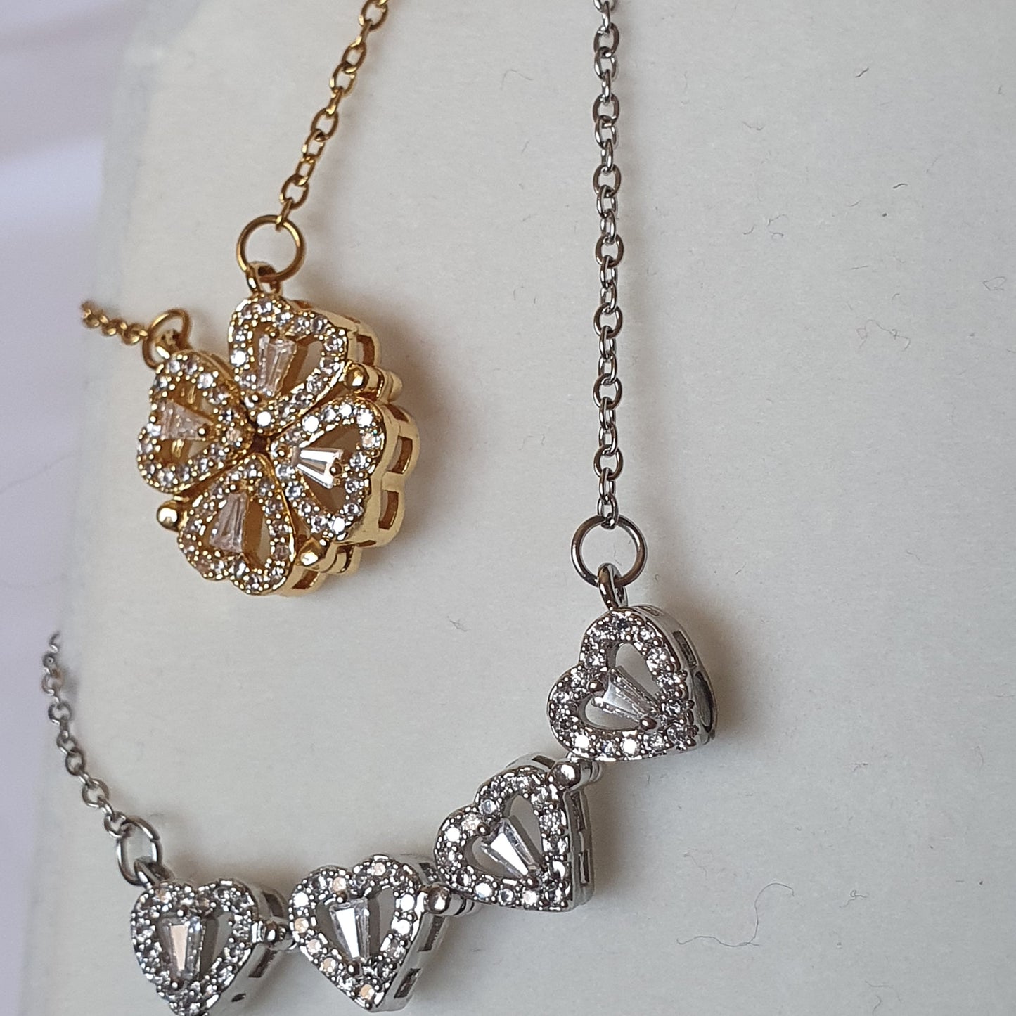 2 en 1 magnétique colier trèfle à quatre feuilles pendentif Lucky exquis -chance et amour.