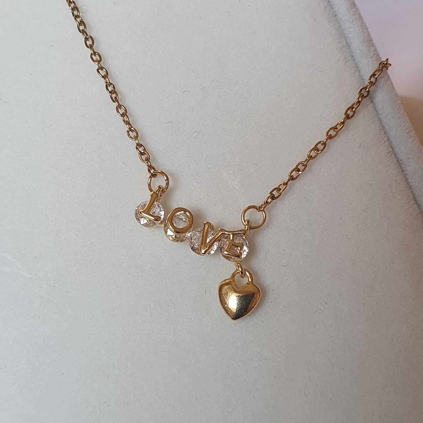 Collier LOVE Éclat – Élégance et Émotions