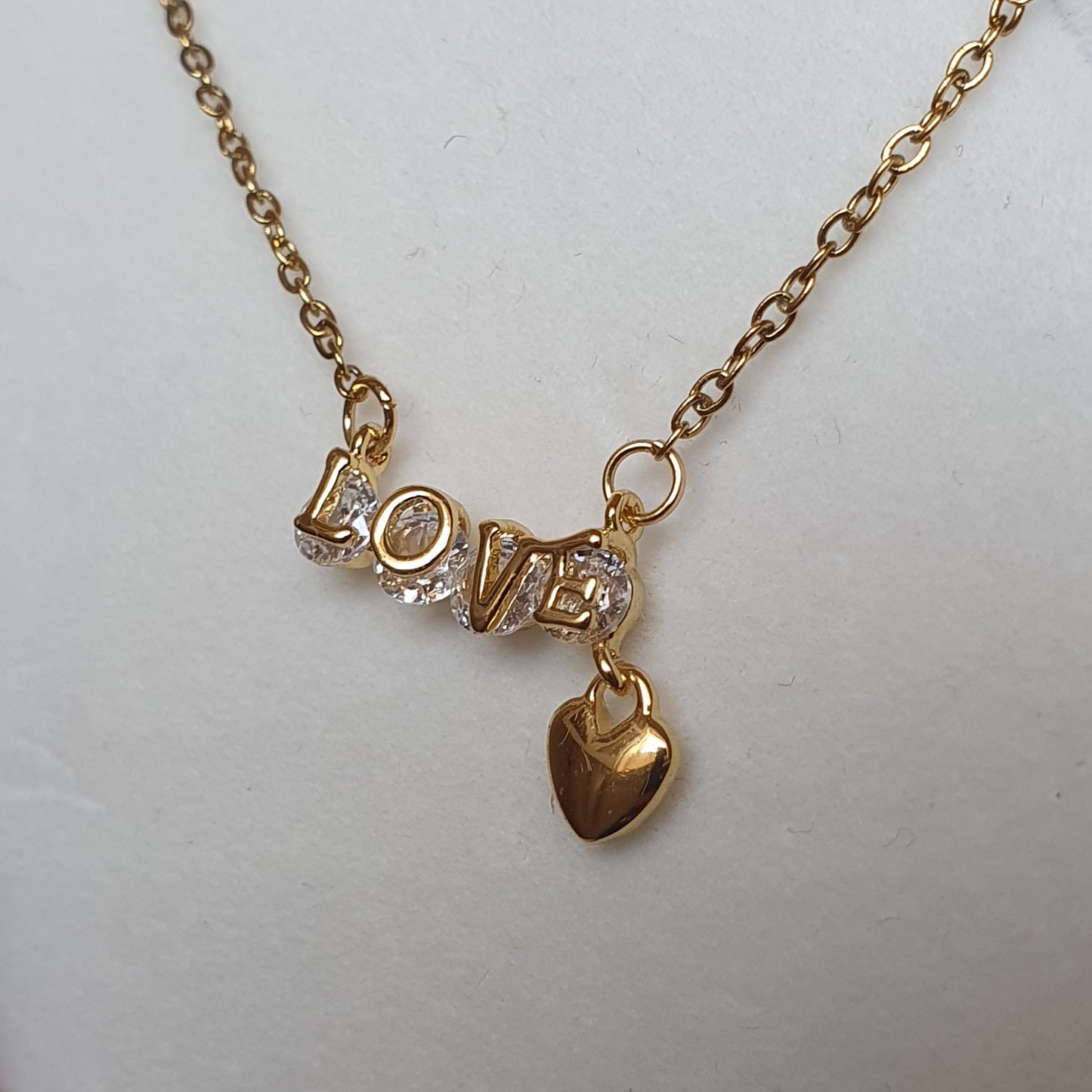 Collier LOVE Éclat – Élégance et Émotions
