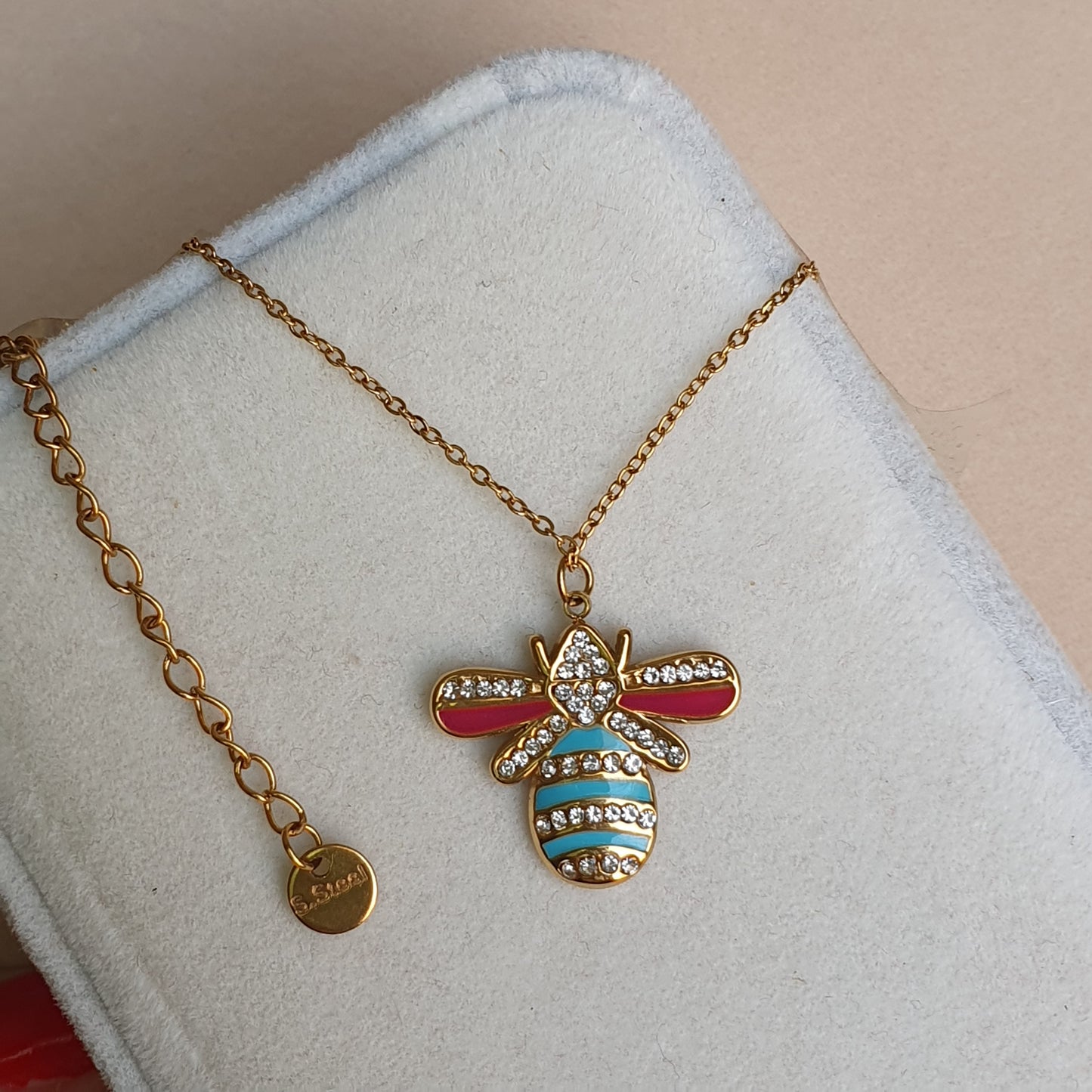 Colier Abeille d'or -Éclat,couleur et féminité-