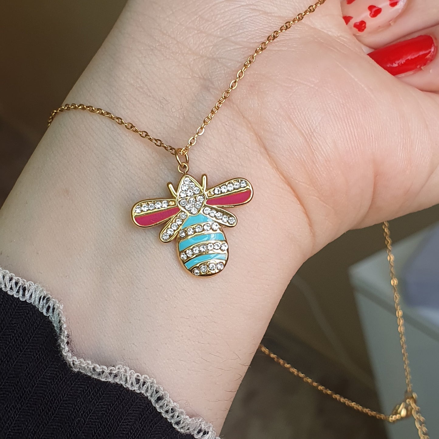 Colier Abeille d'or -Éclat,couleur et féminité-