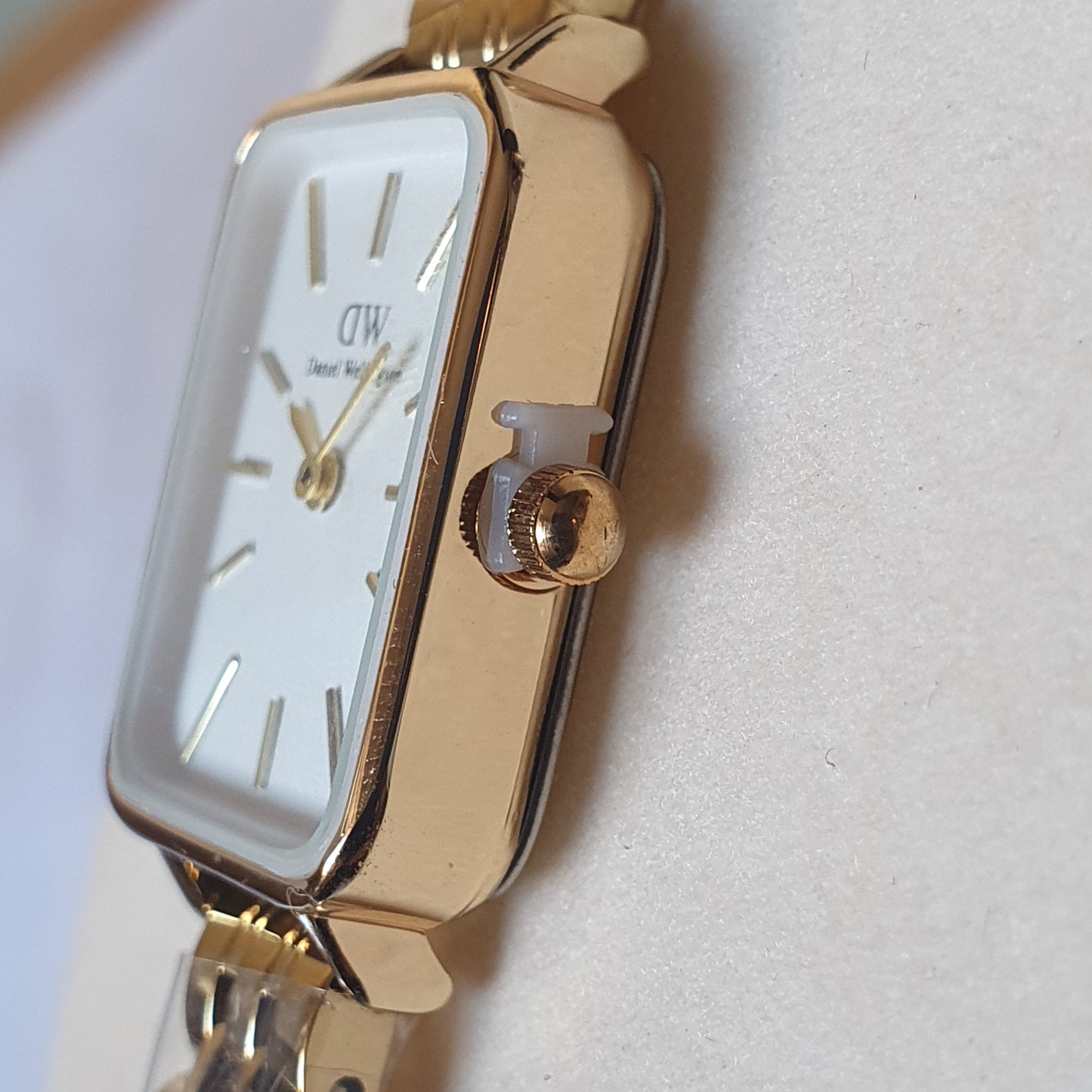 La Montre Daniel Wellington – Un Symbole de Luxe, d’Élégance et de Précision