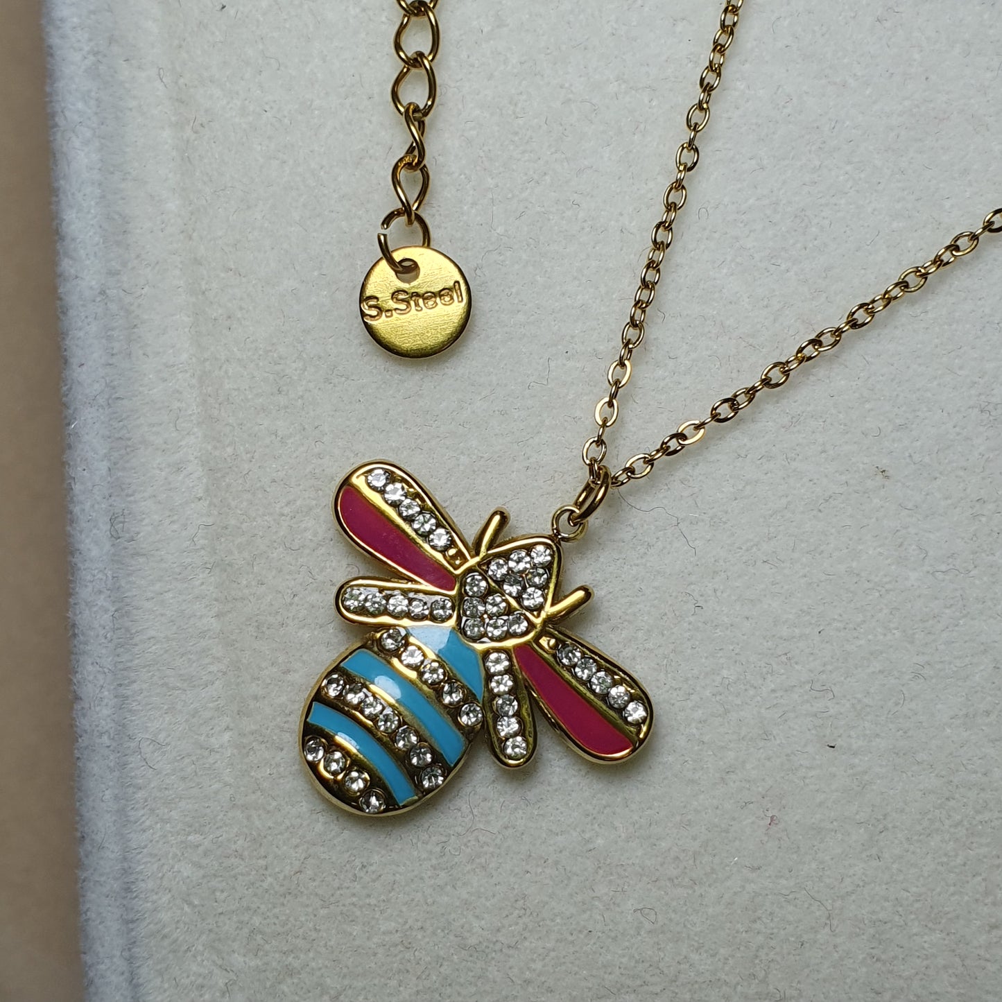 Colier Abeille d'or -Éclat,couleur et féminité-